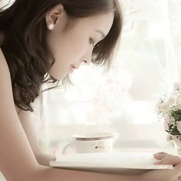 925 rose earrings in box. - Picture 9 of 10